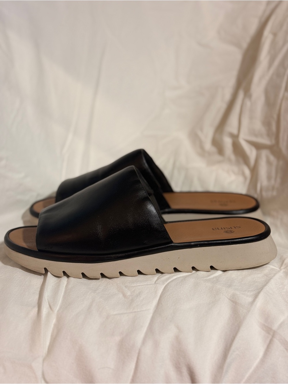 Susina Fiona Flat Black Slide Sandals size 8